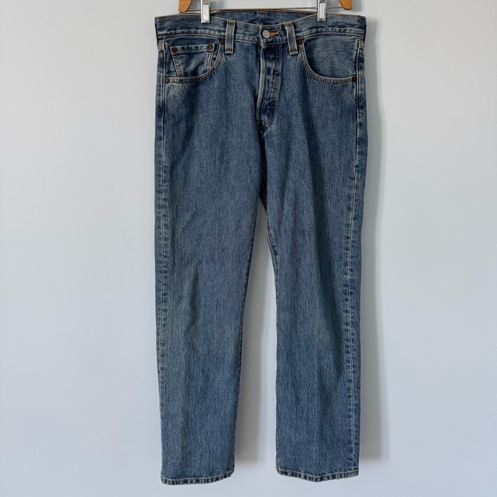 Levi’s jeans 501 Men’s 32x30 • Medium Wash • straight Fit -Made in Mexico